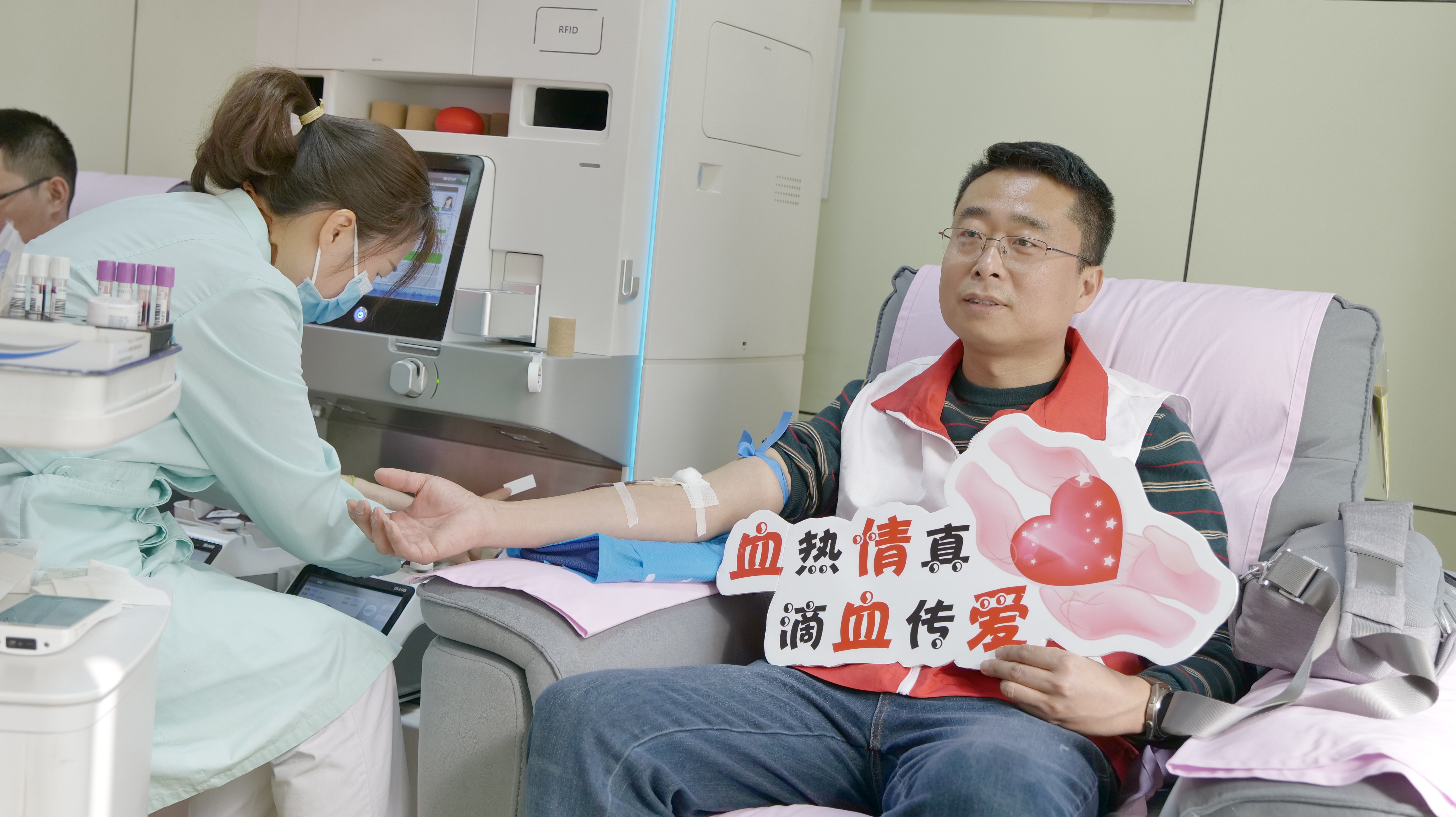 献青春热血  筑大爱长城 (5).jpg 献青春热血  筑大爱长城 (5).jpg