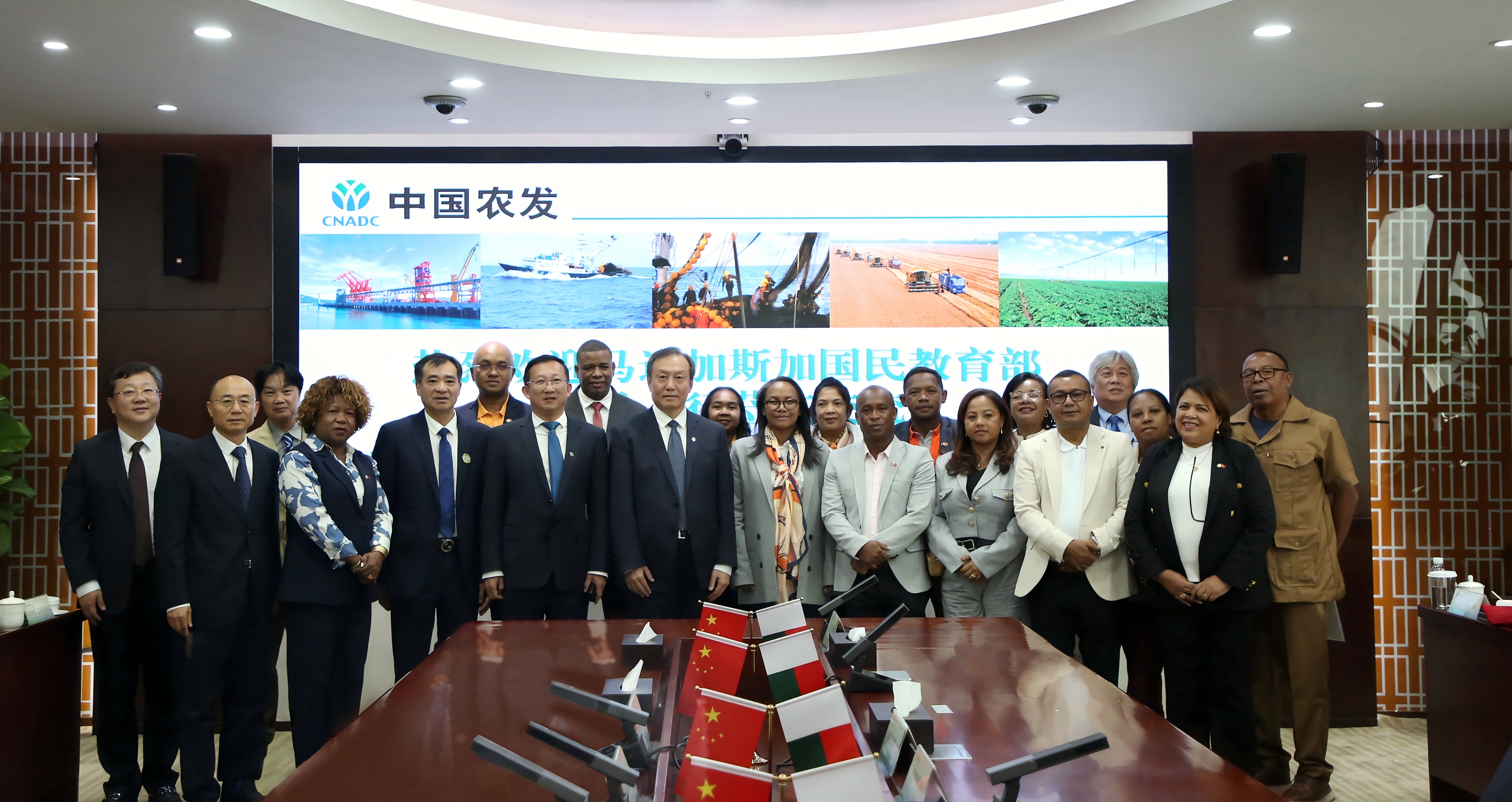 合影2.png 合影2.png